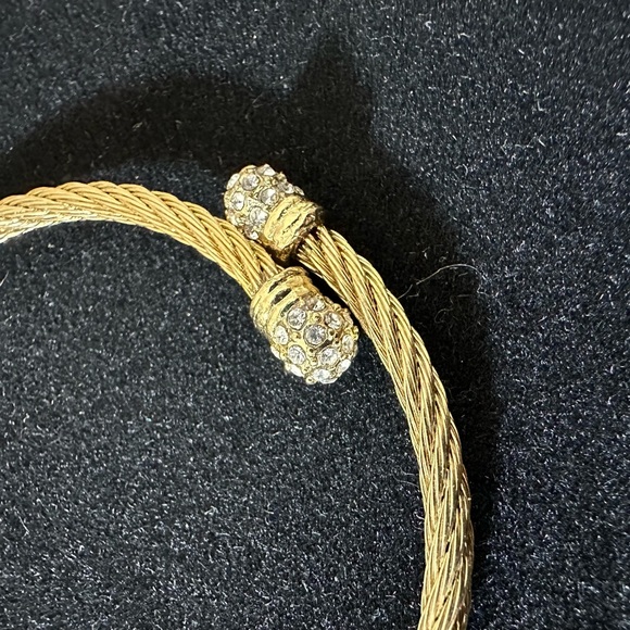 Marlyn Schiff - Gold Cable Bracelet - Picture 3 of 6